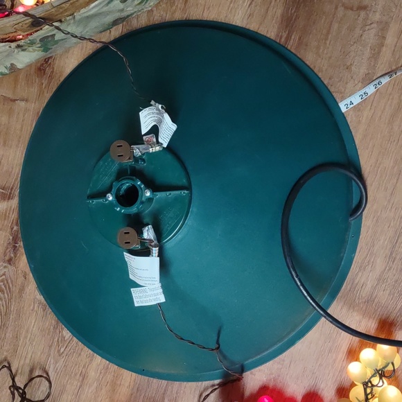 🎅 Rotating Christmas Tree stand with double light plug ins🎄🤶 - Picture 5 of 9